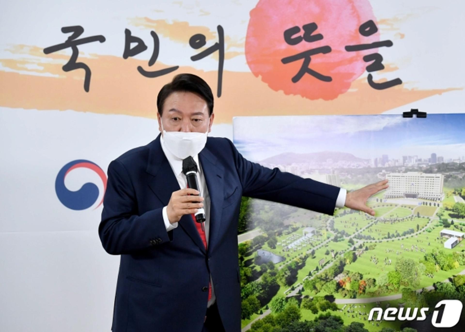 尹 “여론조사보다 제 철학·결단 중요… 국방 공백 우려 납득 안돼”