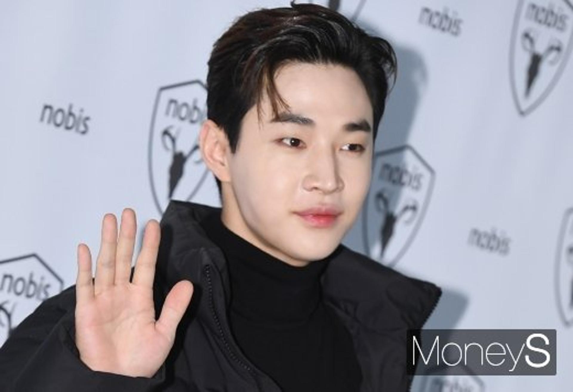 '친중논란' 헨리 해명글 혼란… 소속사 "오해풀고 싶었다"