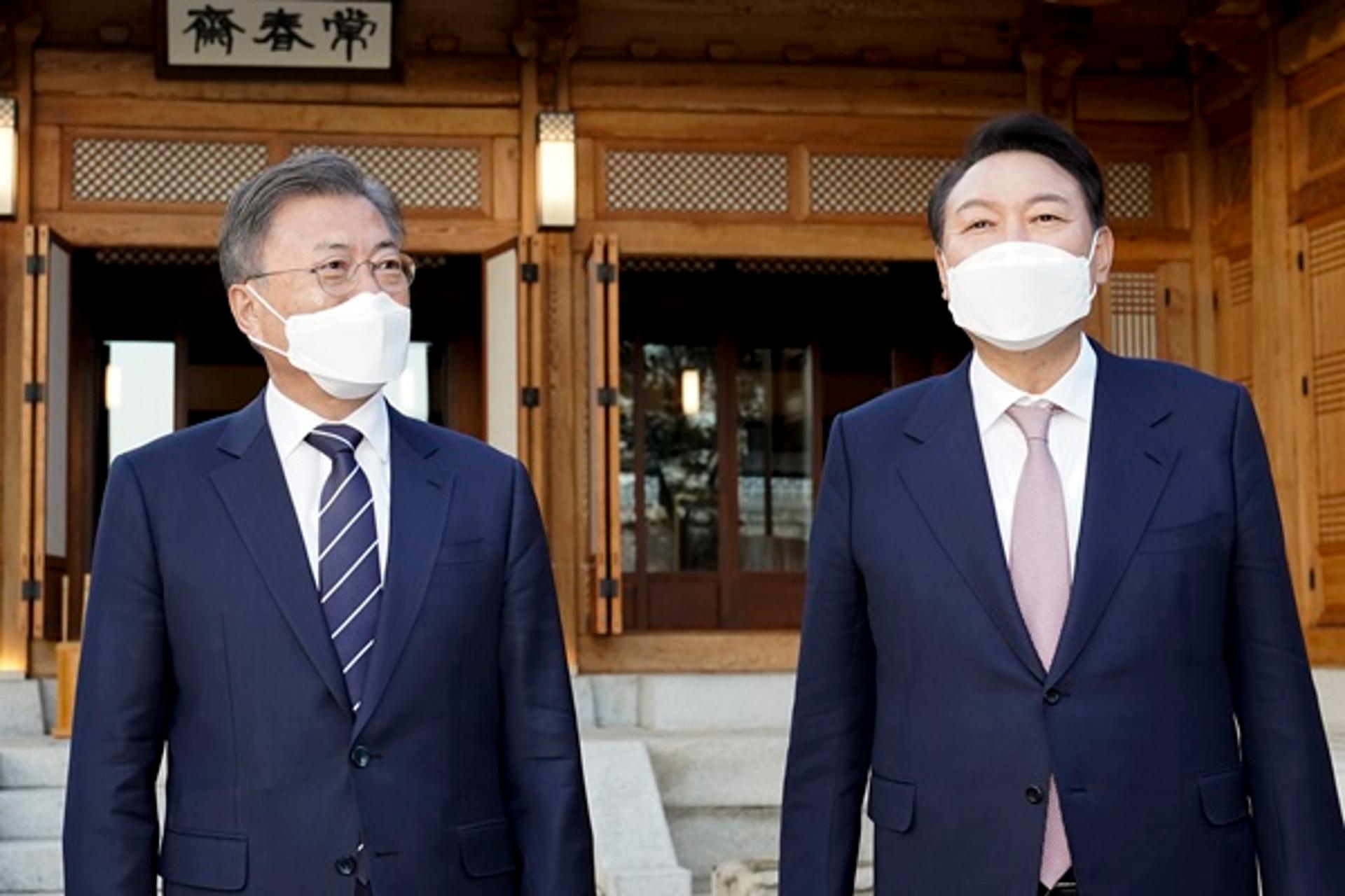 文 "매화꽃이 폈다" 언급에… 尹 "정말 아름답다" 화답