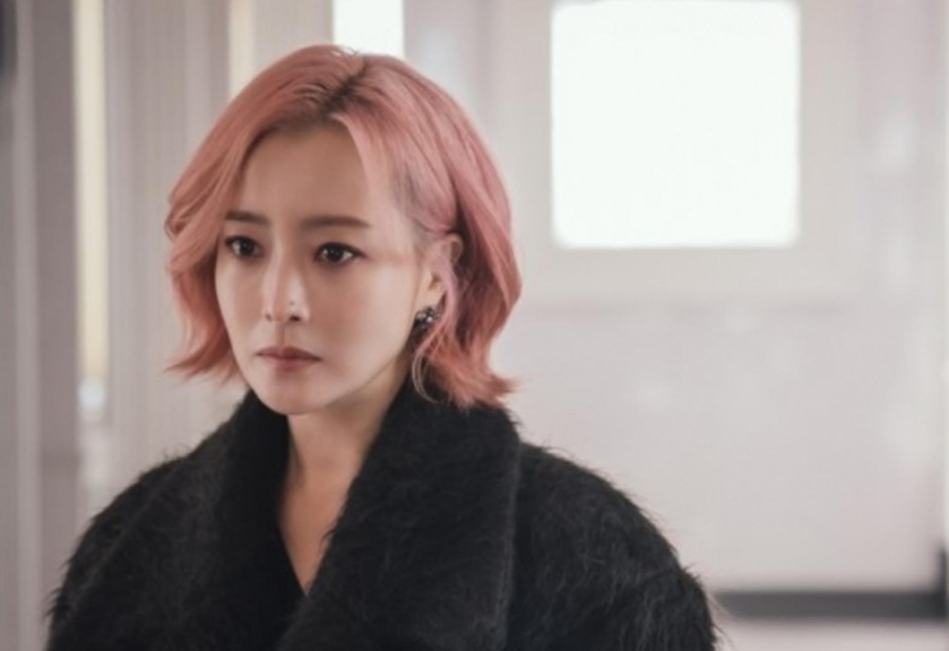 김희선, 웹툰 찢었다… '내일' 주인공 구련 싱크로율 '소름'
