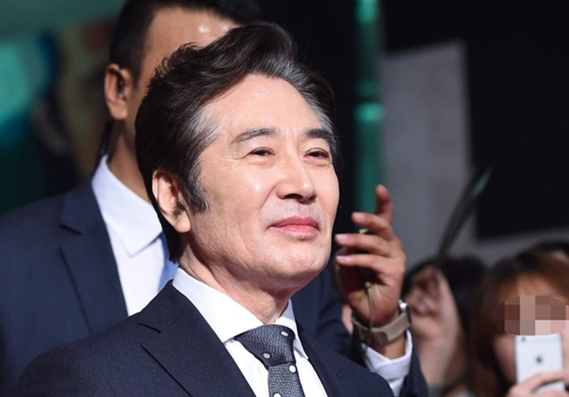 "백윤식 前연인, 책에 사생활 부분 삭제해야"
