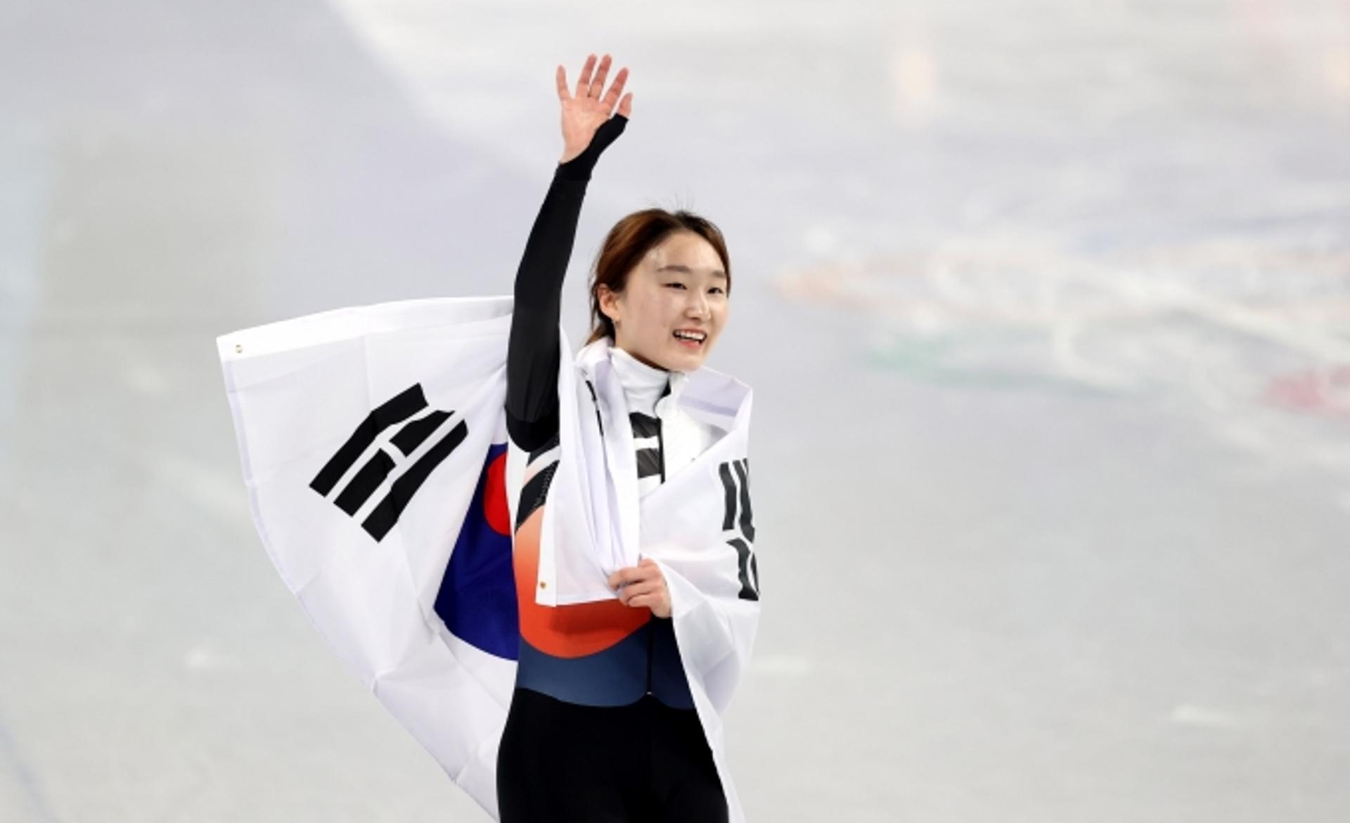 '여자 쇼트트랙 간판' 최민정, 전종목 1위로 예선 통과… 심석희도 순항