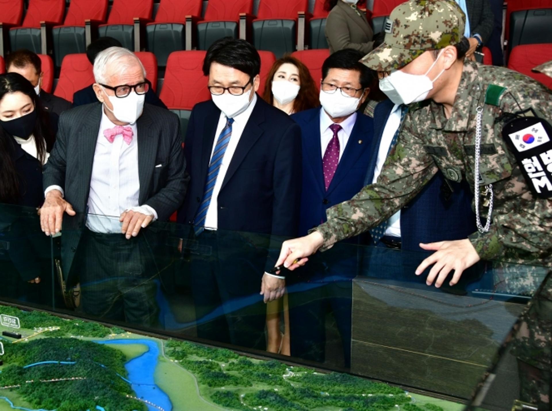 짐 로저스 "DMZ는 세계인 관심 끌 매력적인 곳"…도라전망대 방문
