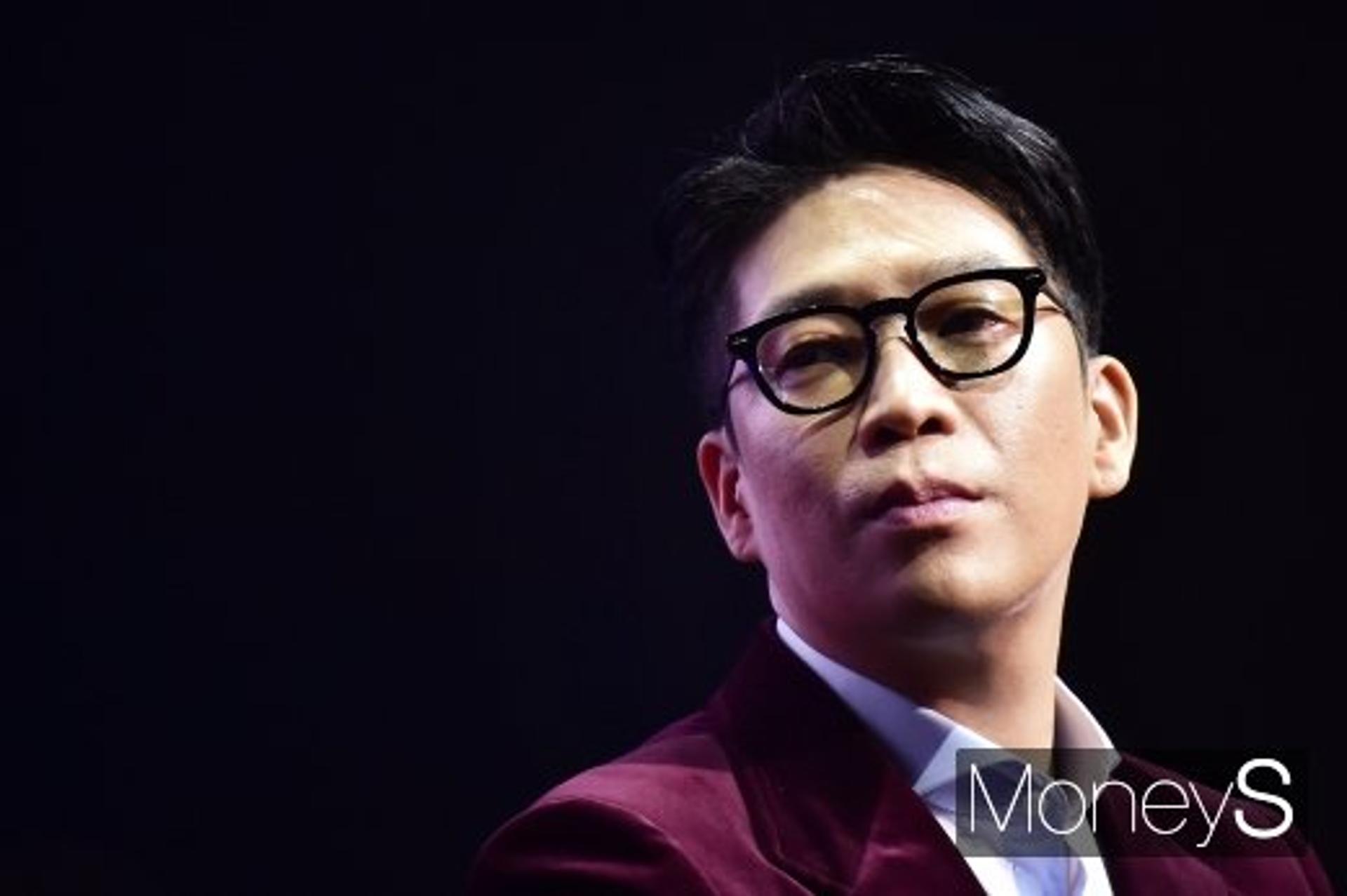 "인천공항 세관에 적발"… MC몽, 7만달러 미신고 출국하려?