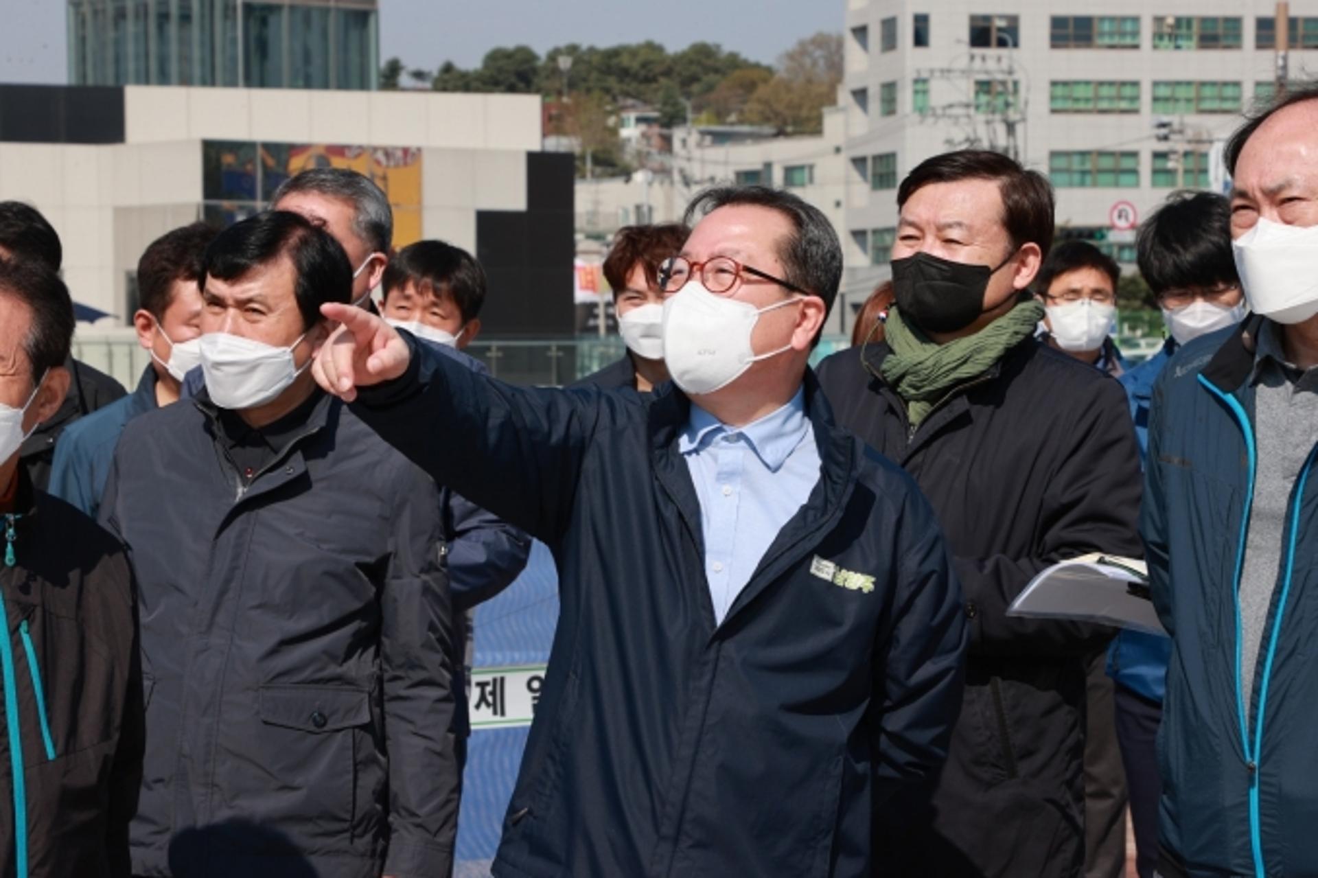 조광한 남양주시장, 주말에도 정책 현장 찾아…이석영광장 점검