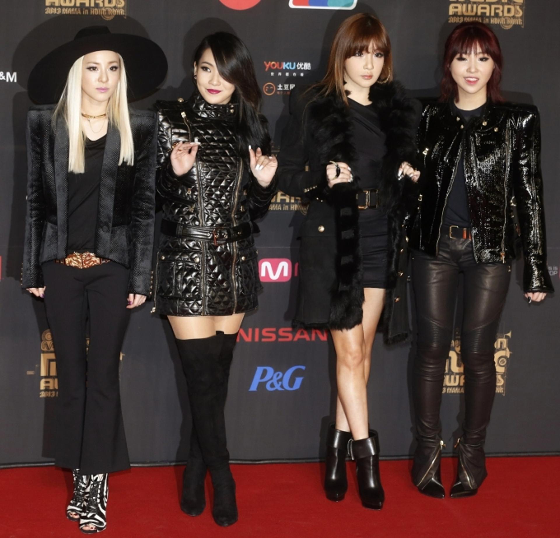 2NE1, 76개월 만에 완전체 무대… 美 코첼라서 ‘내가 제일 잘나가’ 열창