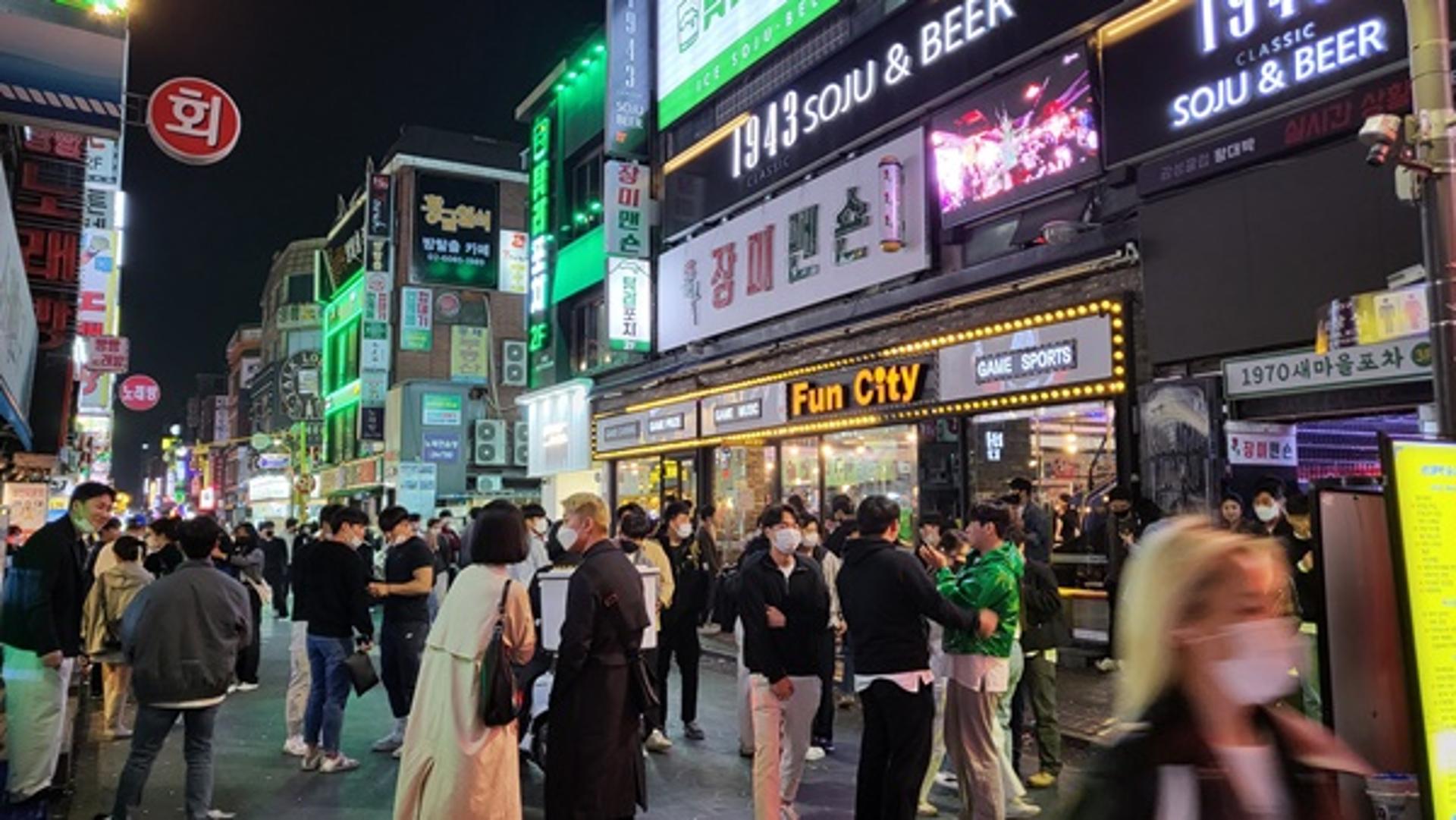 신규 확진자 4만명대 예상… 오늘부터 거리두기 해제
