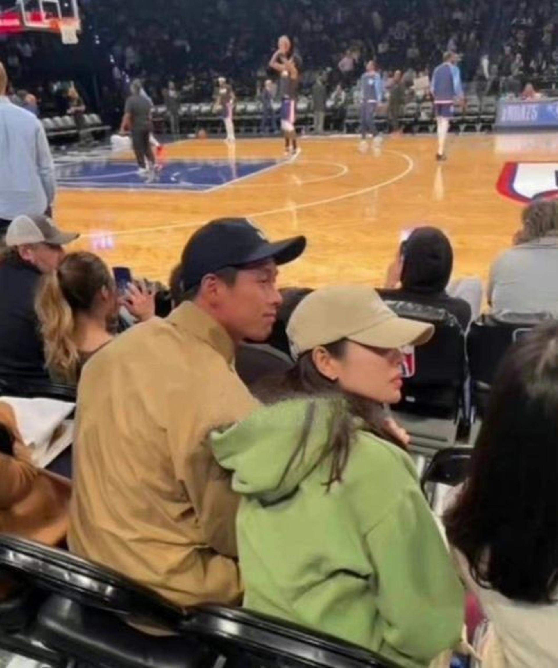 현빈♥손예진, NBA 직관 포착…美신혼여행 끝 귀국하나