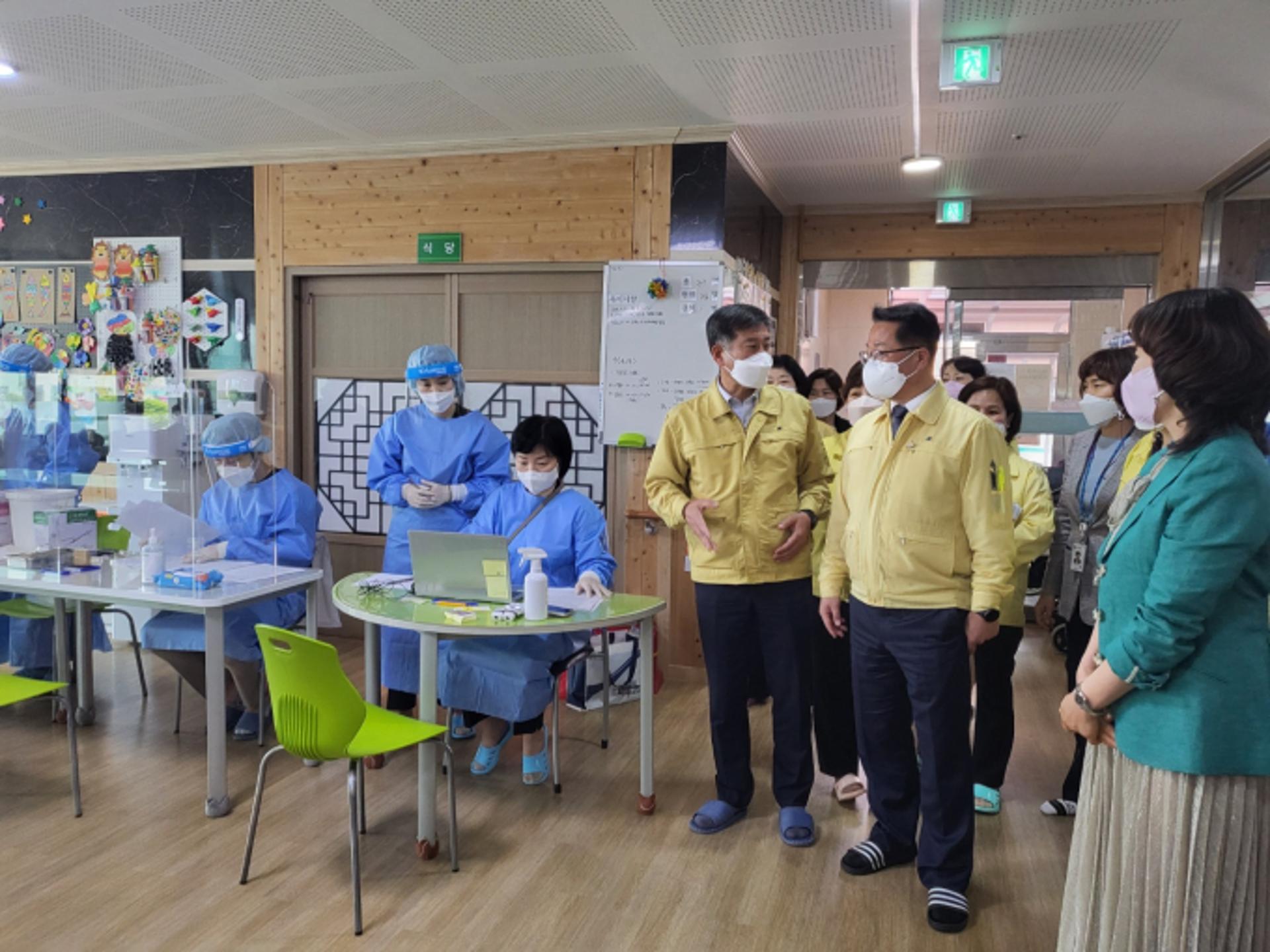 문금주 전남도지사 권한대행, 해남서 4차접종 독려