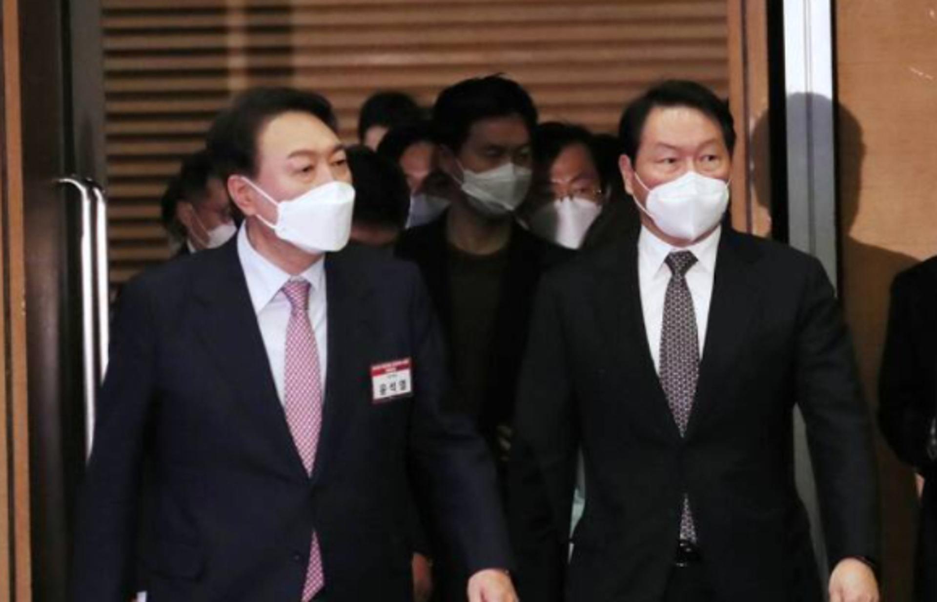 尹, 취임식날 5대그룹 총수 만난다… 재계와 스킨십 확대