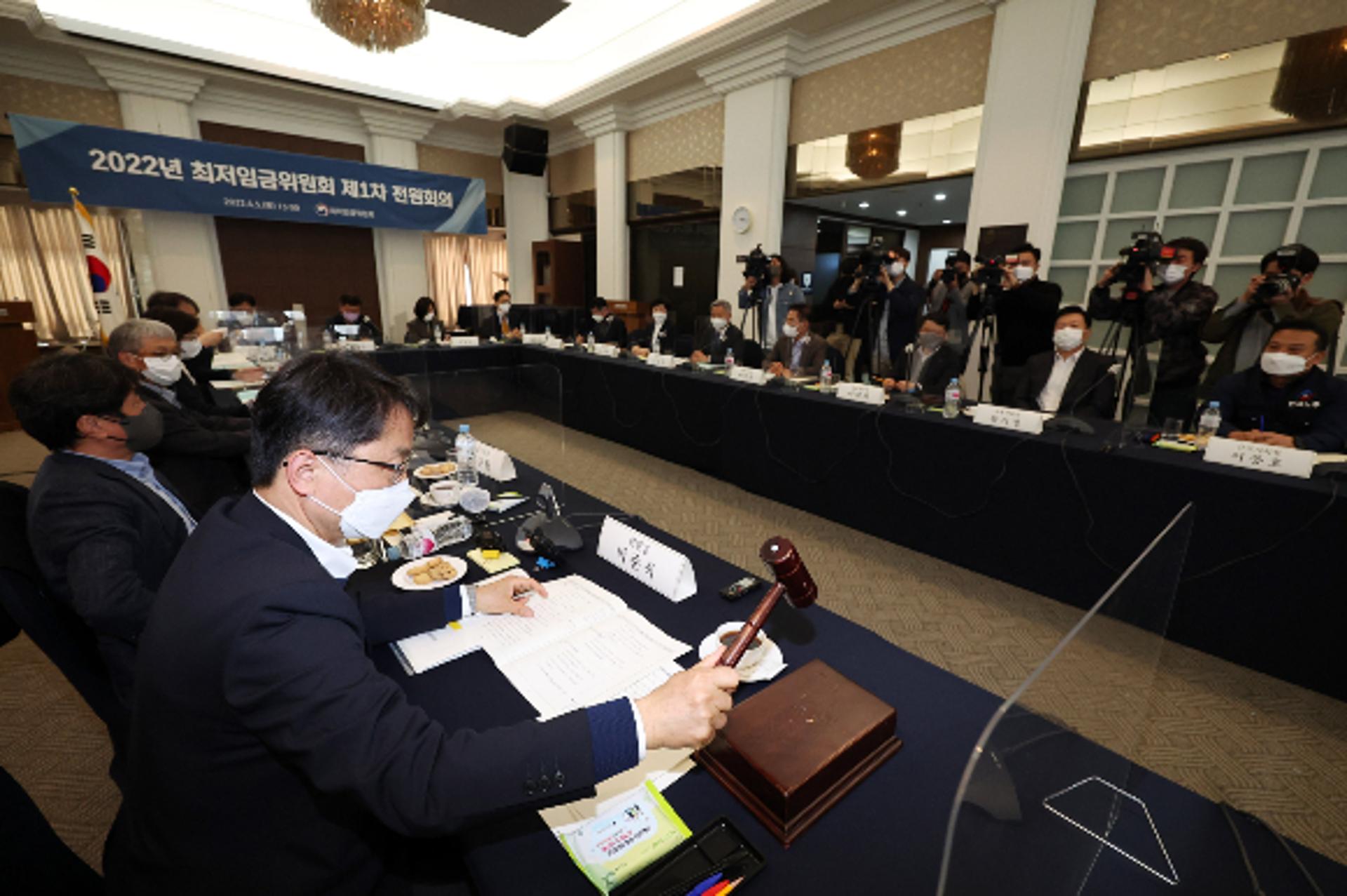 韓 5년간 최저임금 인상률 44.6%… G5 평균의 4배