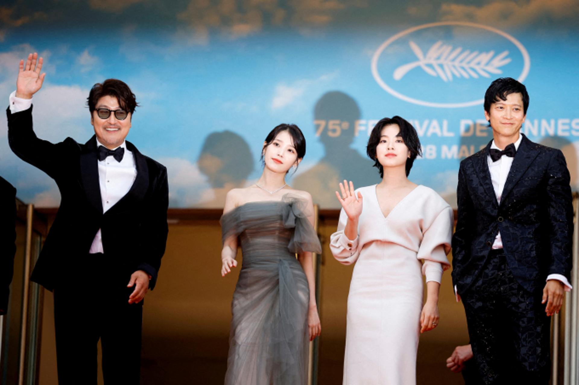 베일 벗은 '브로커', "실망스럽다" vs "역시 고레에다"