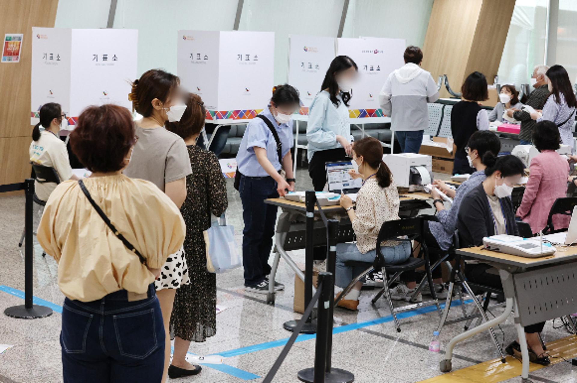 사전투표 둘째날 오전9시 투표율 11.81%… 투표자수 500만명 돌파