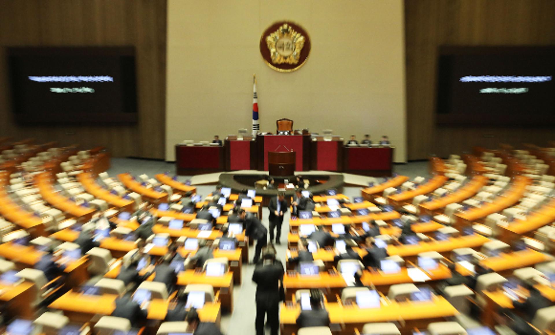 추경 본회의 또 연기… 尹 국회 비판에 민주 "적반하장" 반발