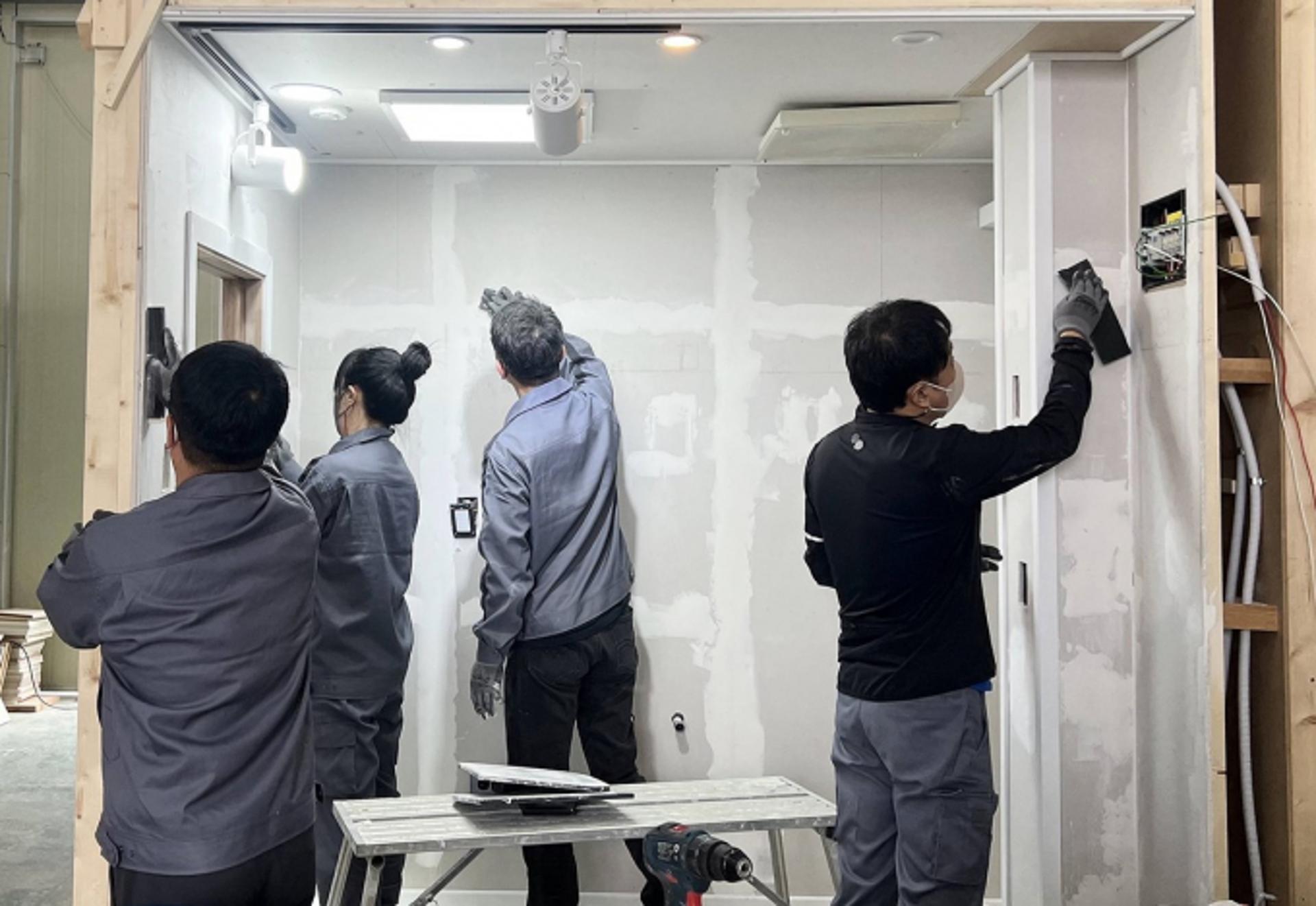 경기도 일자리재단, 숙련건설기능인력 교육생 1800명 모집…타일 등 13개 분야