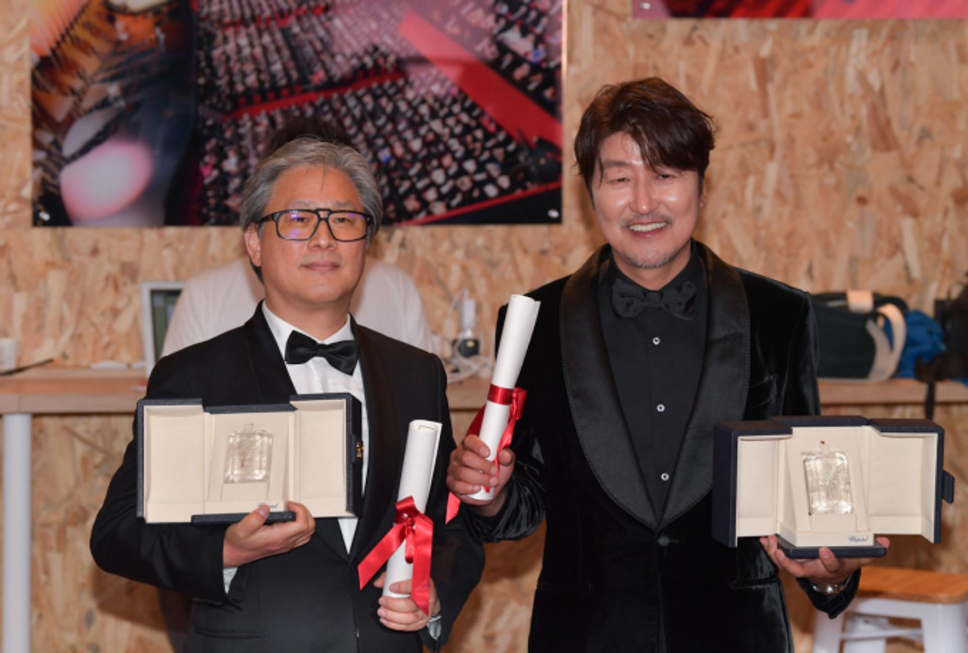 "한국 영화, 칸 휩쓸었다"… '칸의 남자' 된 송강호·박찬욱