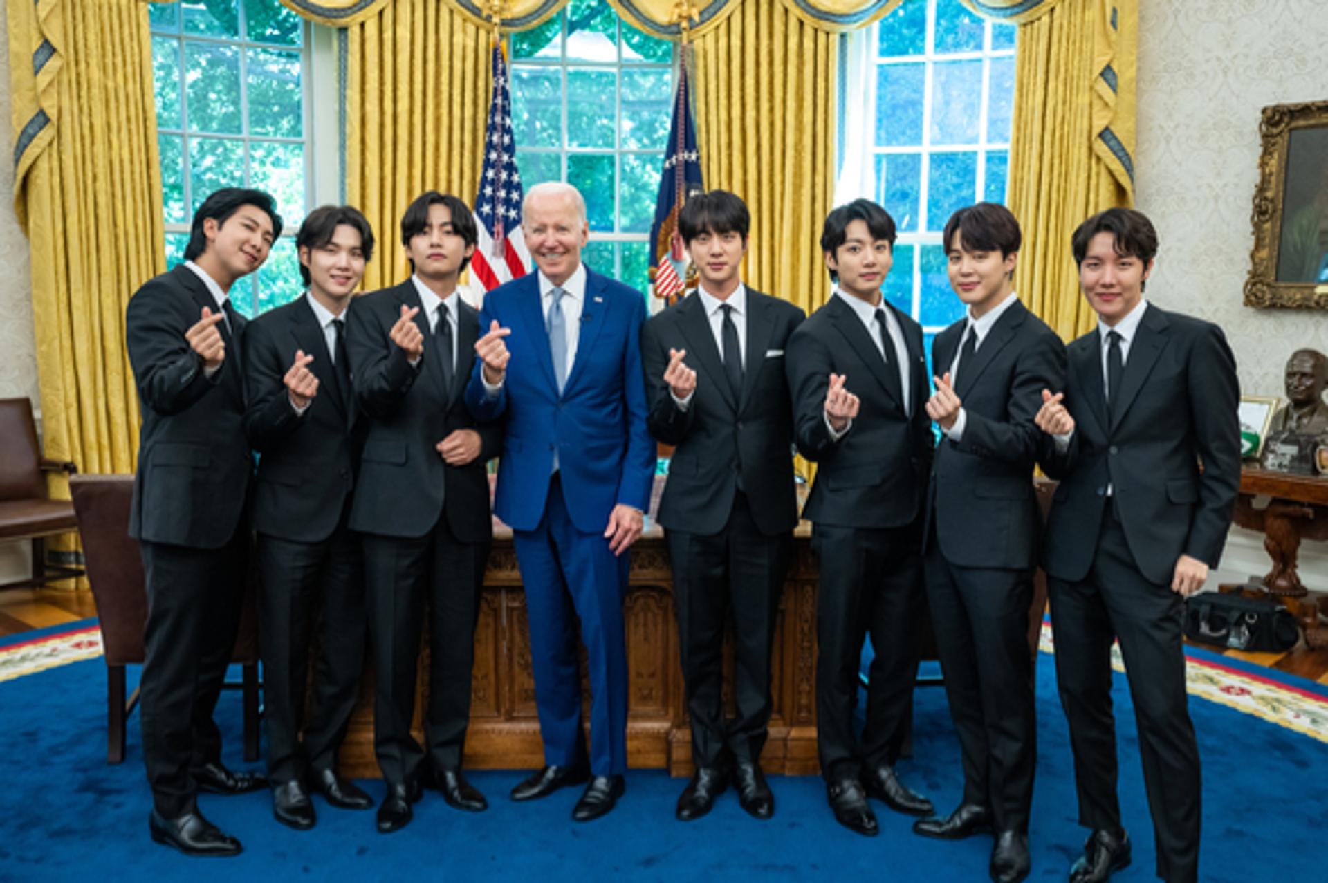 BTS의 역사적 장면…바이든과 백악관서 'K-하트'