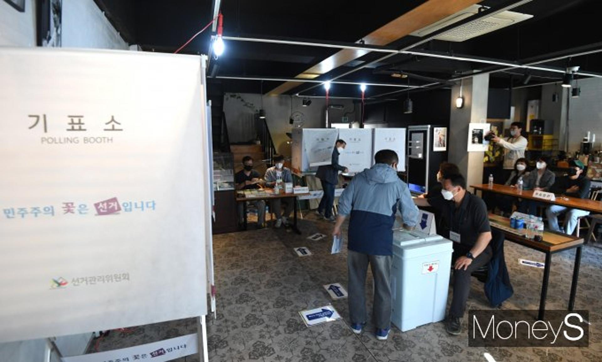오후 5시 투표율 47.6%…전남 56.0%·광주 35.1%