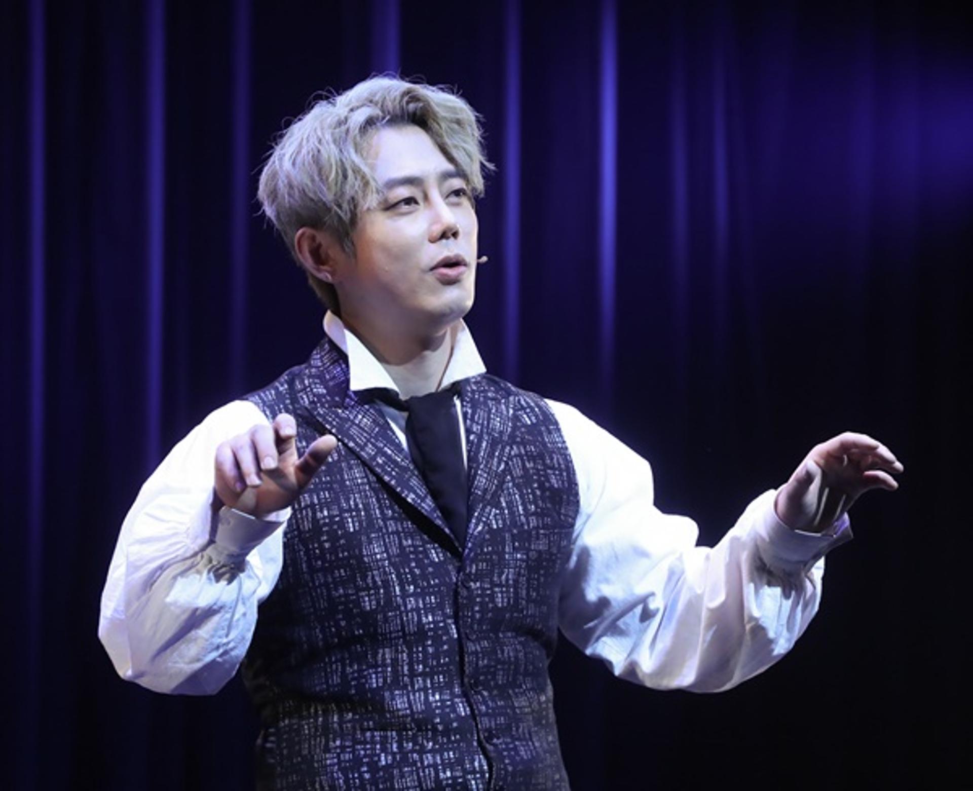 테이, 男가수와 열애설♥?… "단둘이 태국 갔다가"