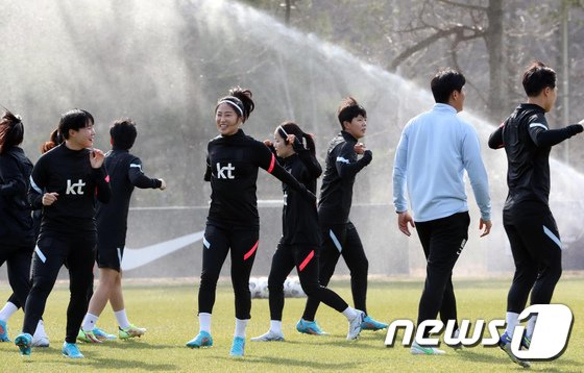 "이젠 월드컵"… 여자 축구 대표팀 오늘 소집, 캐나다 원정 채비