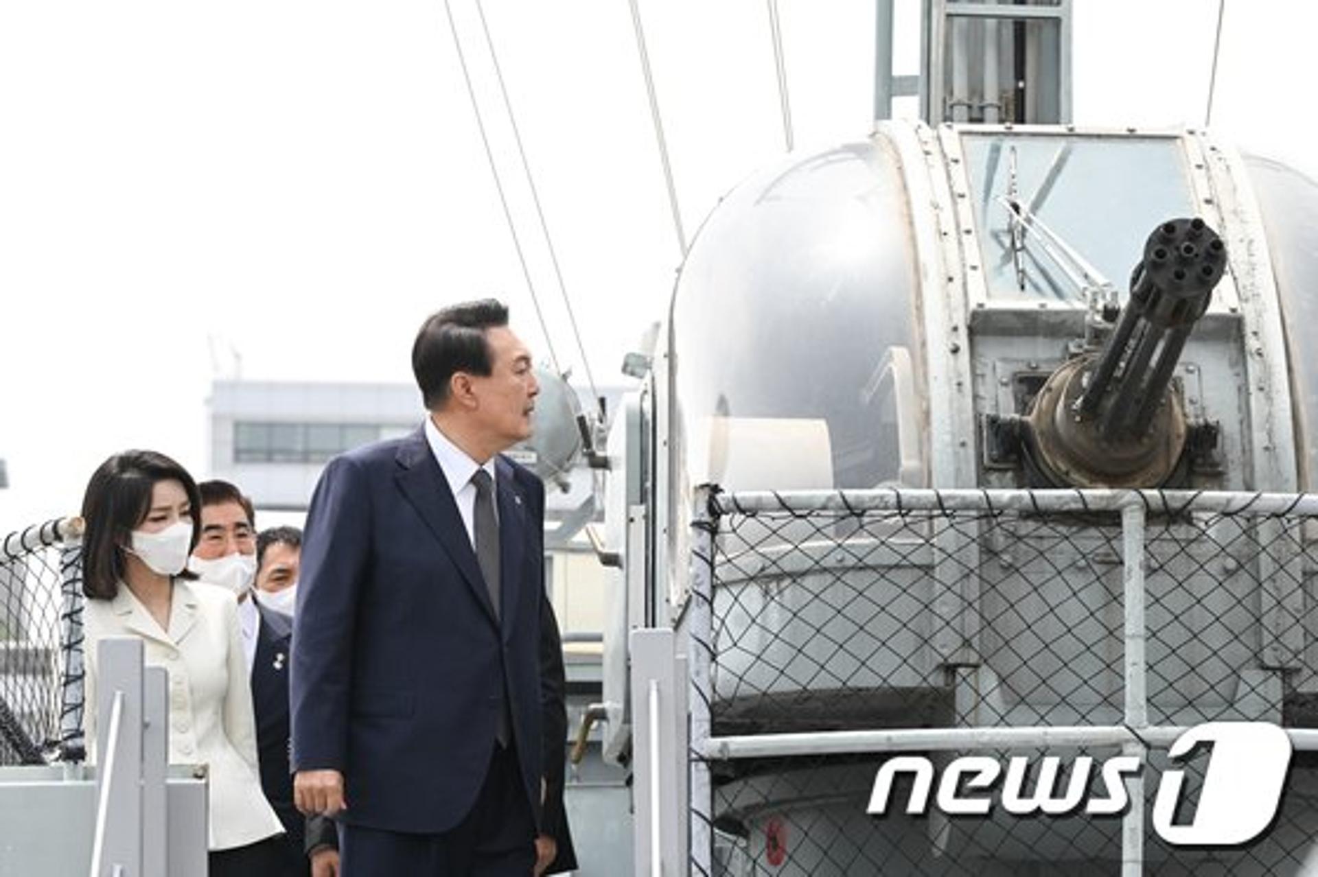 윤 대통령 "北 미사일에 단호한 대응 필요"… 유엔총장에 역설