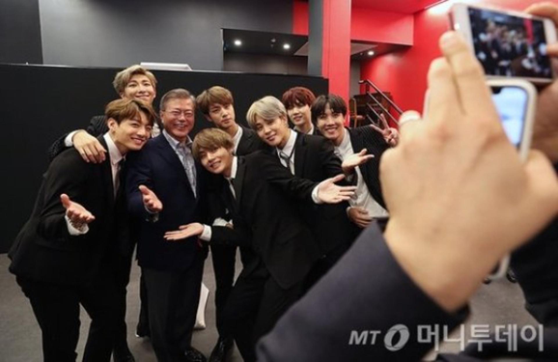 "BTS는 사람 아닌 수출품"… 韓 아이돌 '혹사' 논란 제기한 외신