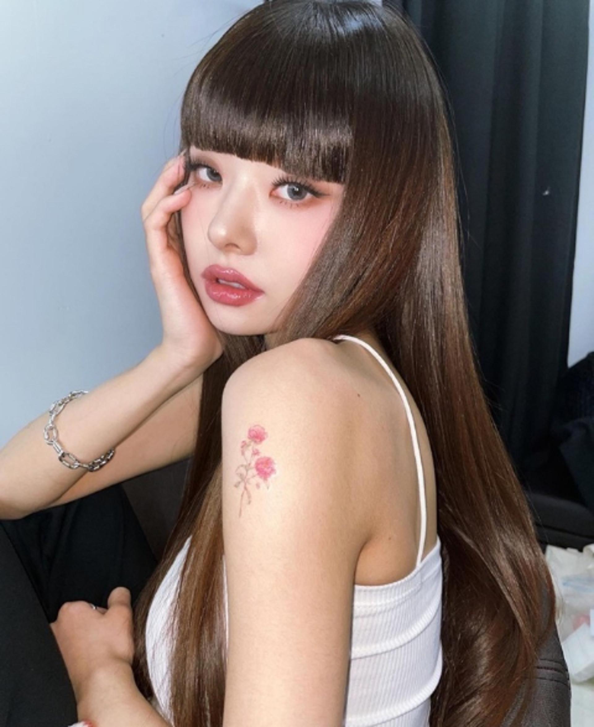꽃 모양 타투에 뇌쇄적 눈빛까지… '프리지아' 송지아 파격 이미지 변신