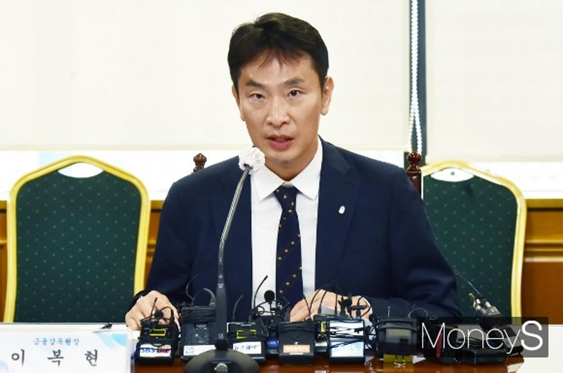 이복현 금감원장 "은행권 이익추구에 비판 커져… 금리 합리성 높여라"