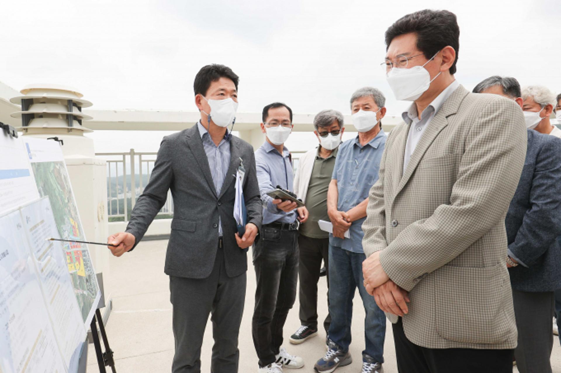 이상일 용인특례시장 당선인, 삼가2지구 뉴스테이 현장 민원행보