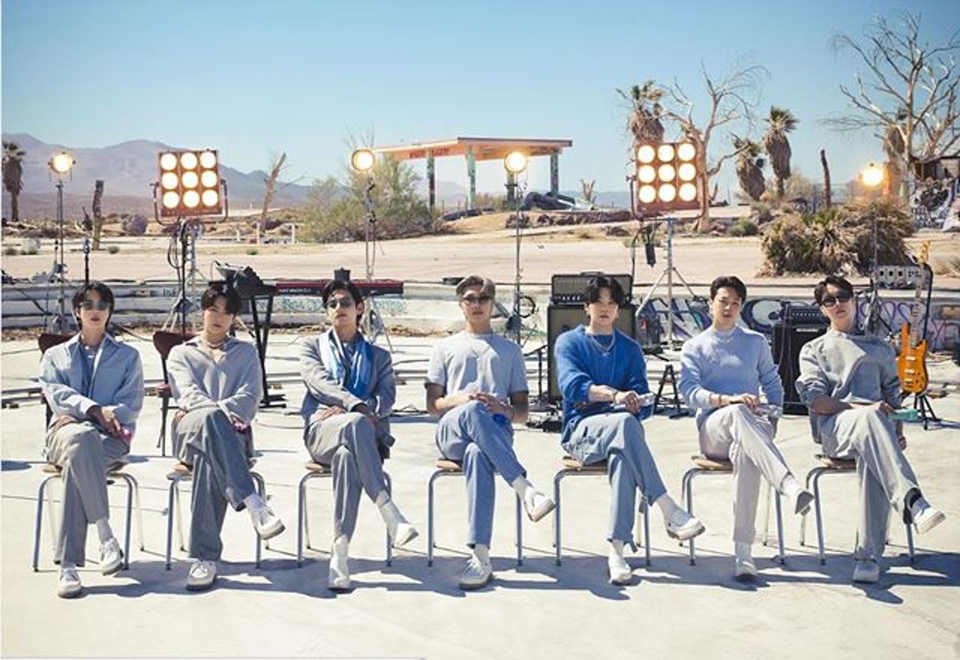 "방탄소년단, 단체활동 중단 재고해달라"