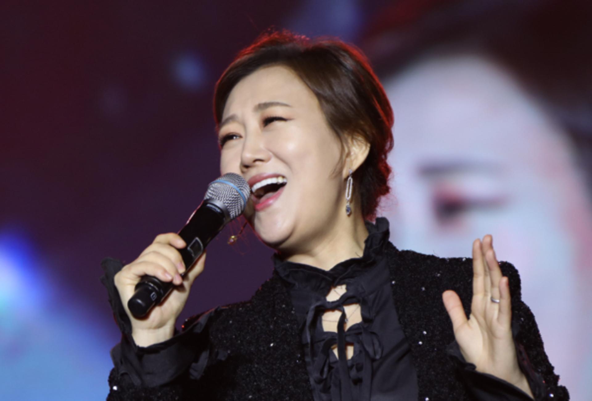 "행사비=중형차 한대 값"… 장윤정, 행사의 여왕 클라쓰