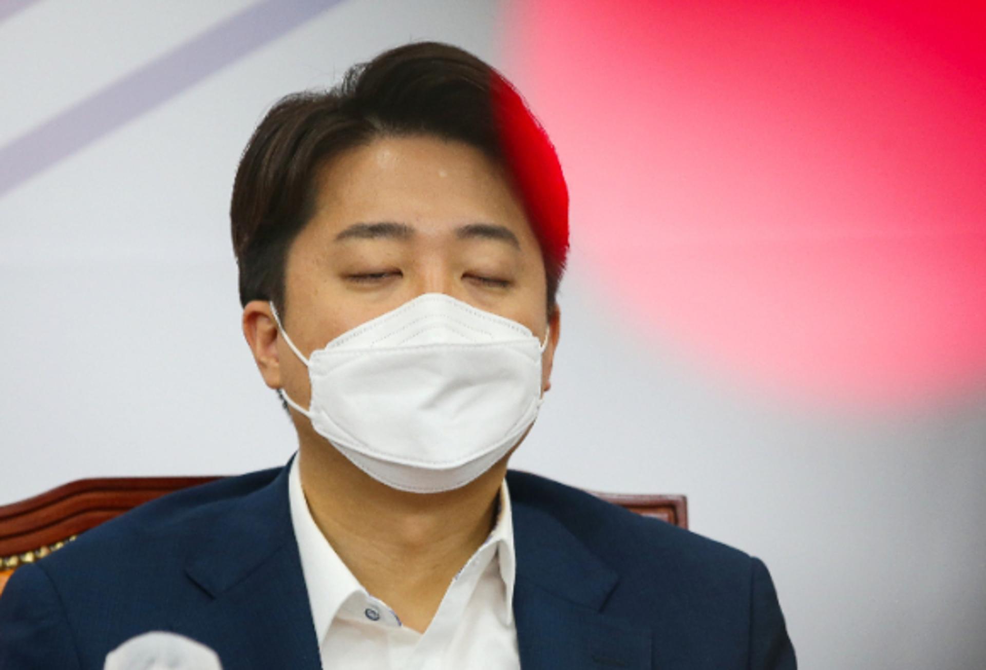'흰머리' 사진 공개한 이준석… 당 내홍에 스트레스 겪는 듯