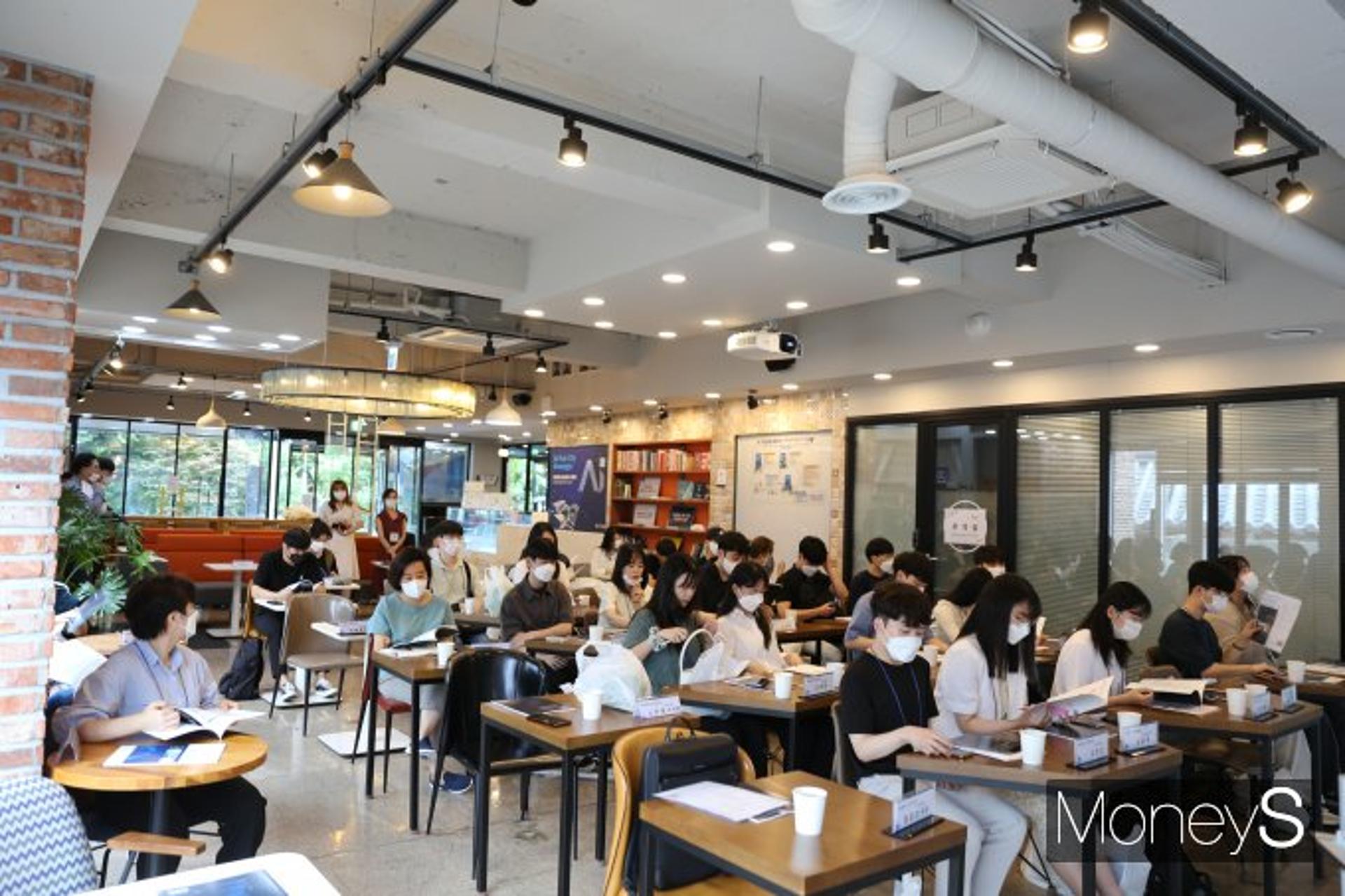 한은 광주전남본부, '경제 마스터즈' AI 창업캠프·스마트팜 견학