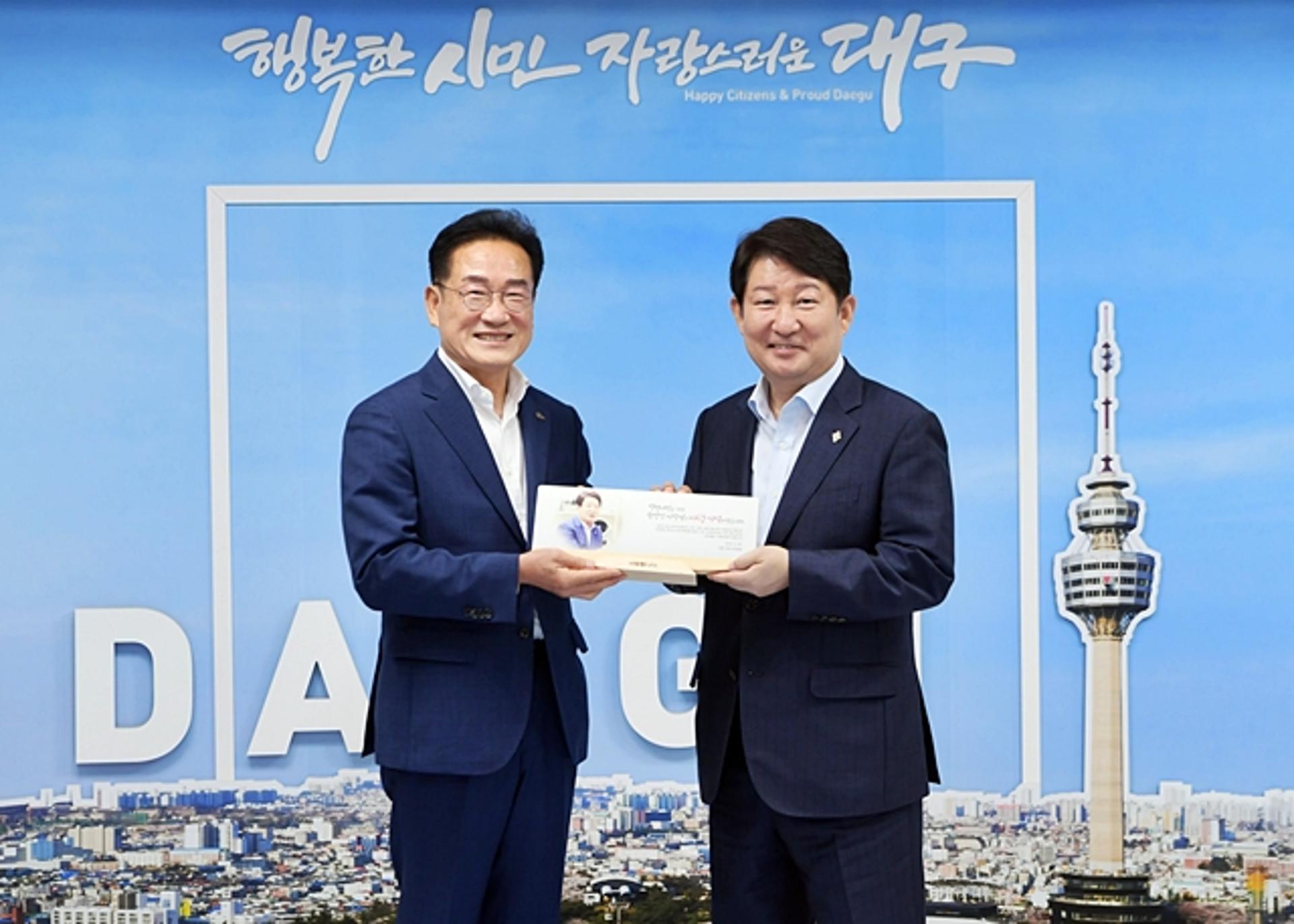 영천시, 권영진 대구시장에 감사패 전달…“협력 관계 돈독”