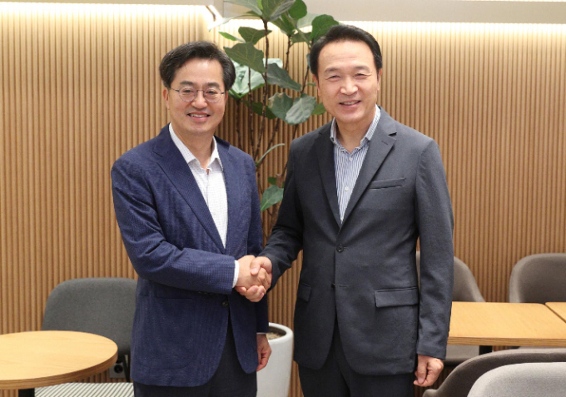 김동연-임태희, '경기교육 협치' 시동…'정례협의체' 구성 합의