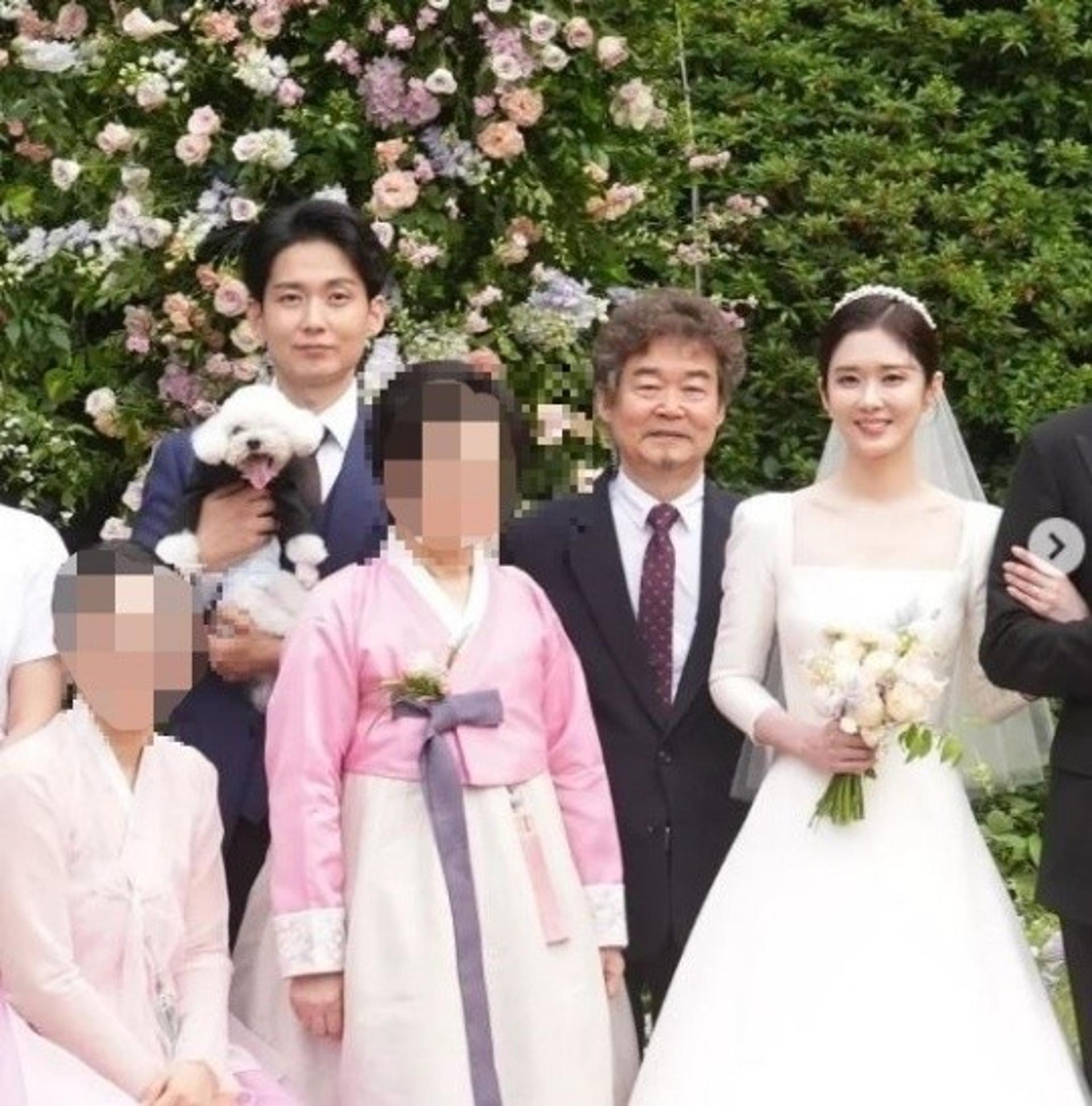 ♥6세 연하 신랑 팔짱 낀 장나라… 장성원 "새 가족"