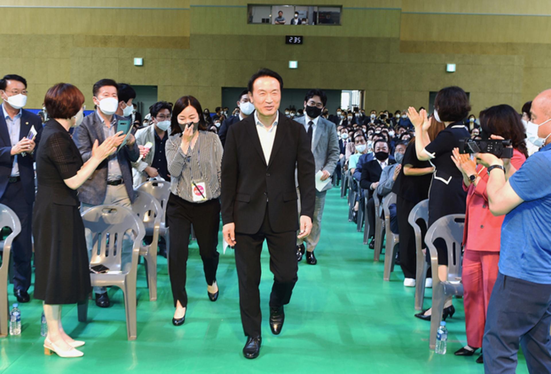 임태희 경기교육감, 취임 첫날 7000여 학생과 '교육소통 콘서트'