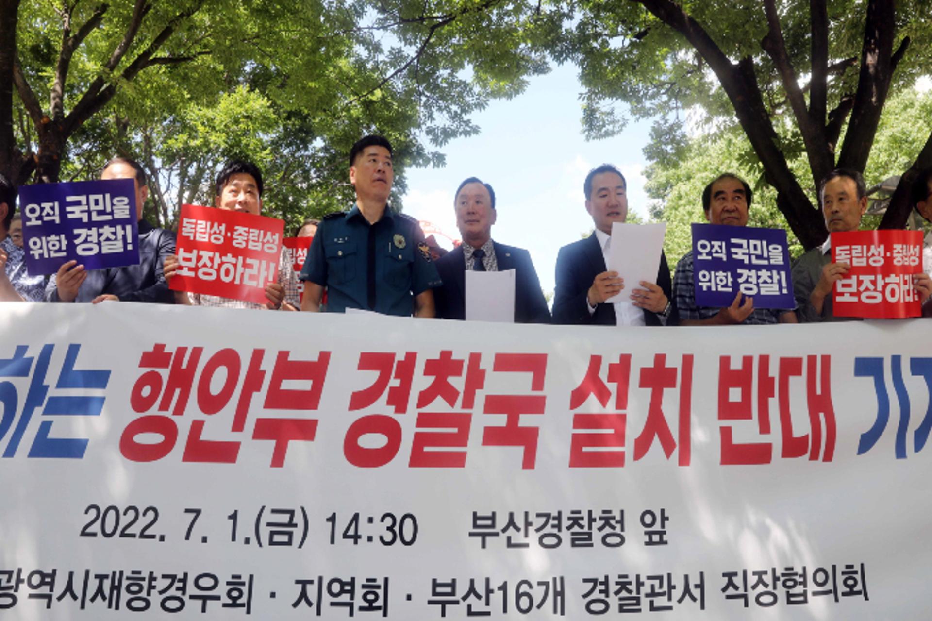 "행안부 경찰국 결사 반대"… 일선 경찰, 릴레이 삭발투쟁
