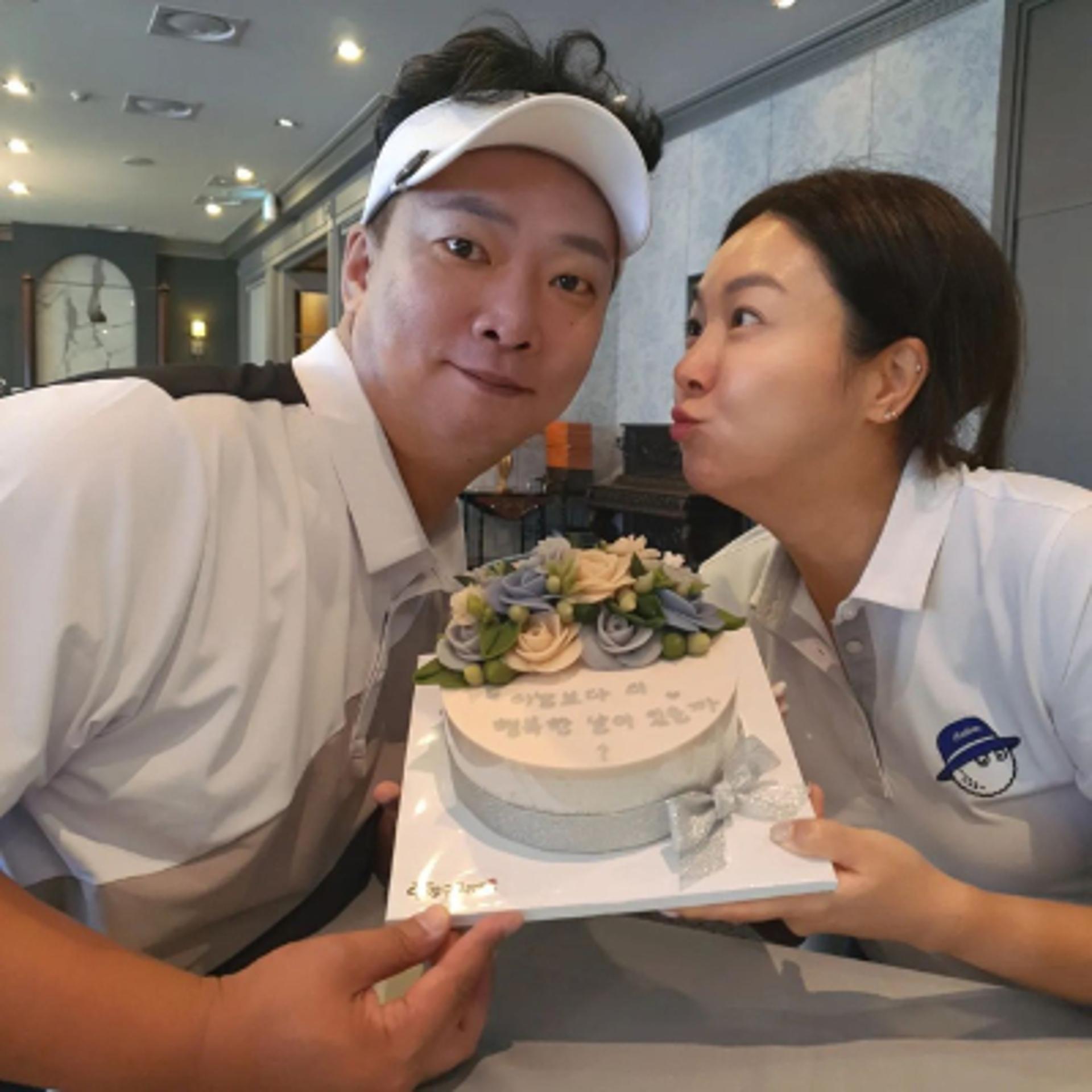 박준형♥김지혜, 결혼 17주년 자축 "어후, 잘 버티고 있다"