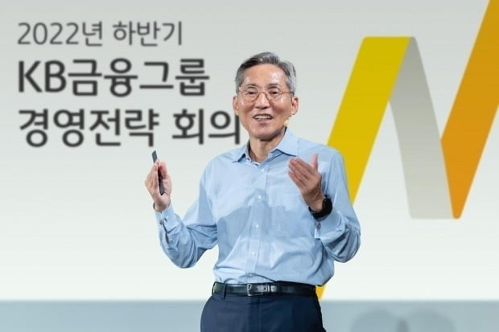 하반기 리스크 관리 총력… 윤종규 "금융방파제"·진옥동 "안정성"