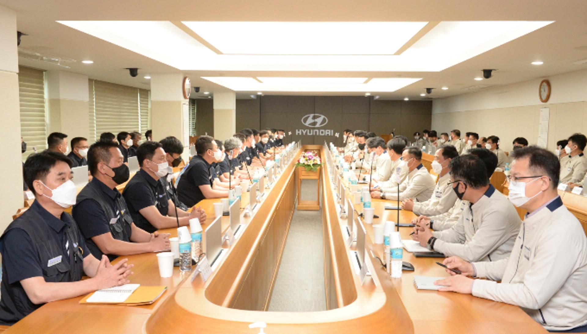 고객은 차 못 받는데 노조는 파업 임박… 현대차, 이중고에 한숨