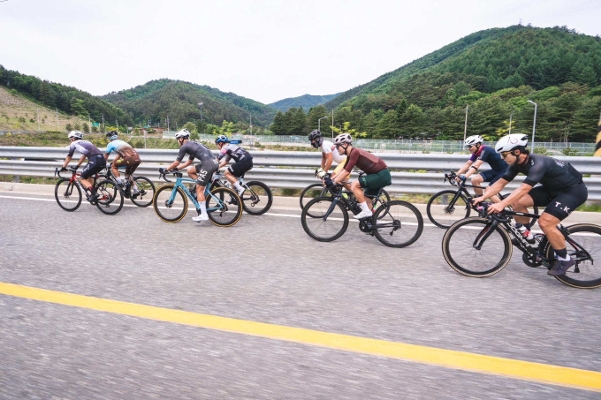 "박진감 넘치는 자전거 축제, 현대차와 함께하세요"