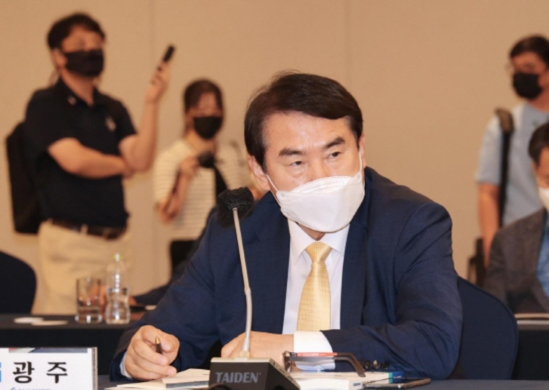 이정선 광주시교육감 "교원 감축보다 오히려 대폭 늘려야"