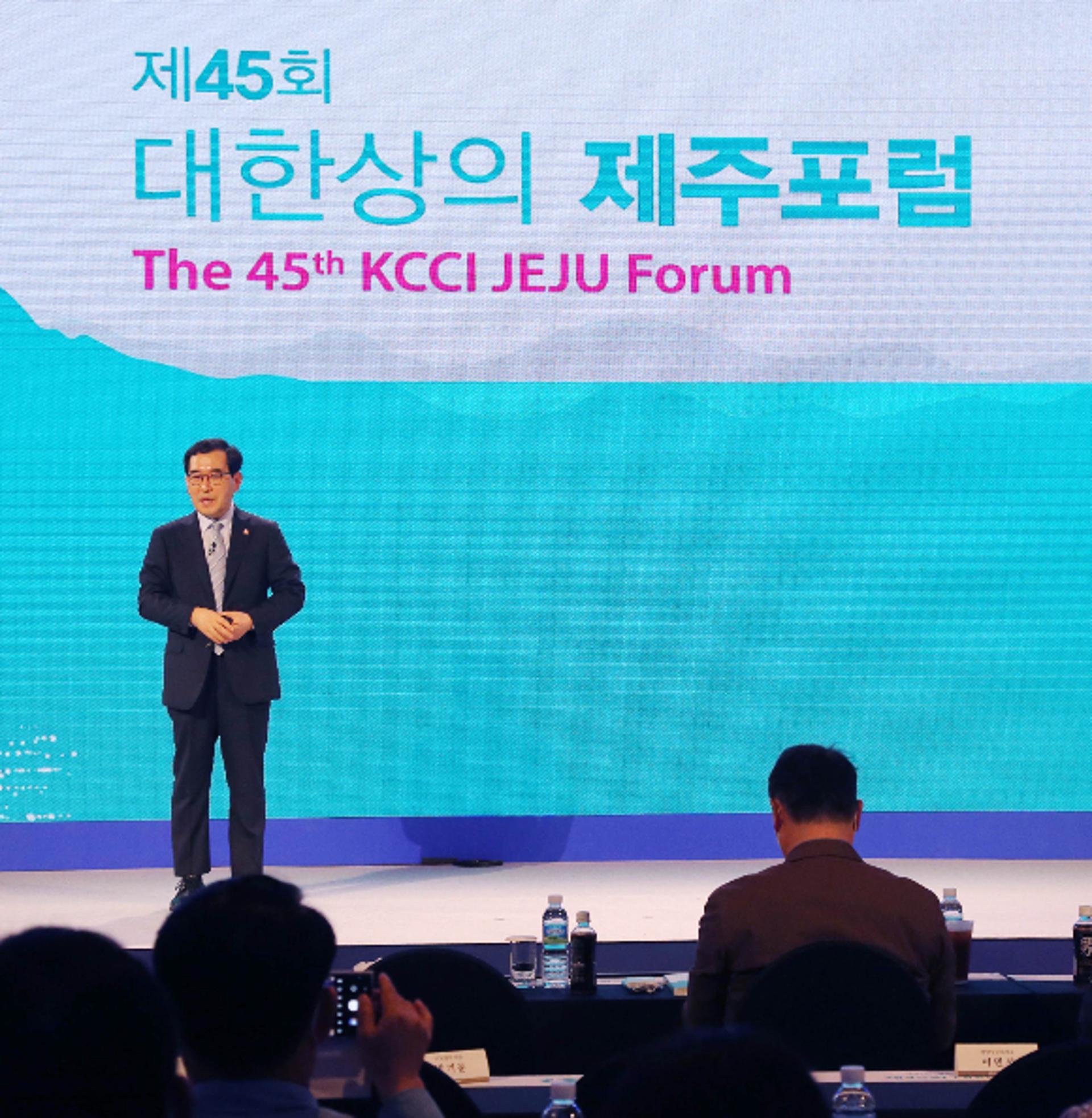 이창양 산업장관 "기업 투자 촉진, 새정부 산업정책 최우선 과제"