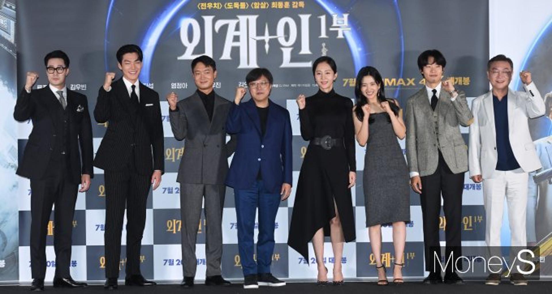 [영화 - '외계+인' 1부] "시간의 문이 열리며 모든 것이 바뀐다"