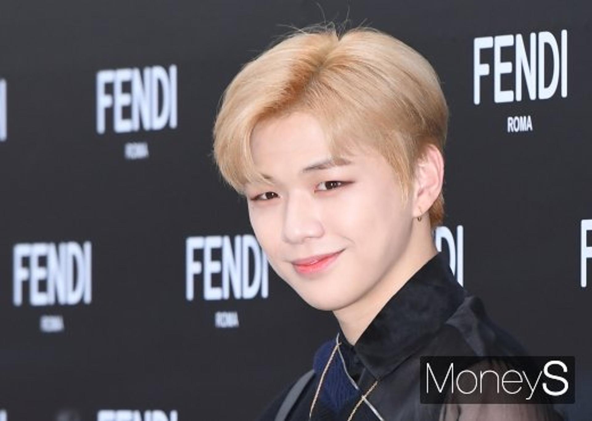 강다니엘, 할 말을 잃었다 [김유림의 연예담]