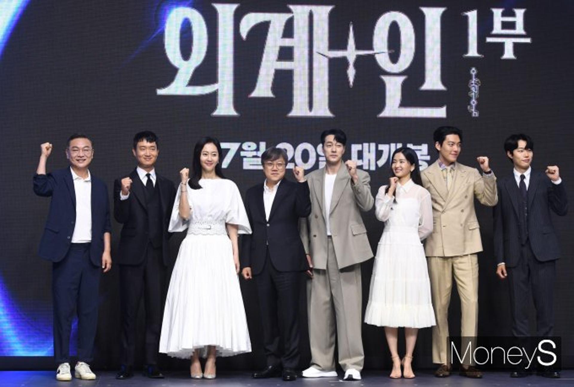 '외계+인' 덮친 코로나… 최동훈 감독·소지섭·김태리 확진