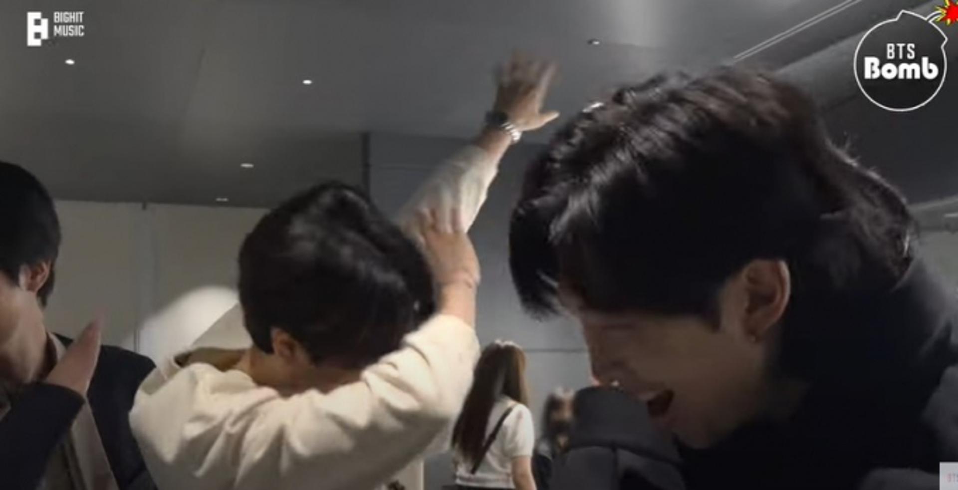 RM도 빠진 우영우 인사법… RM "방to the 탄"