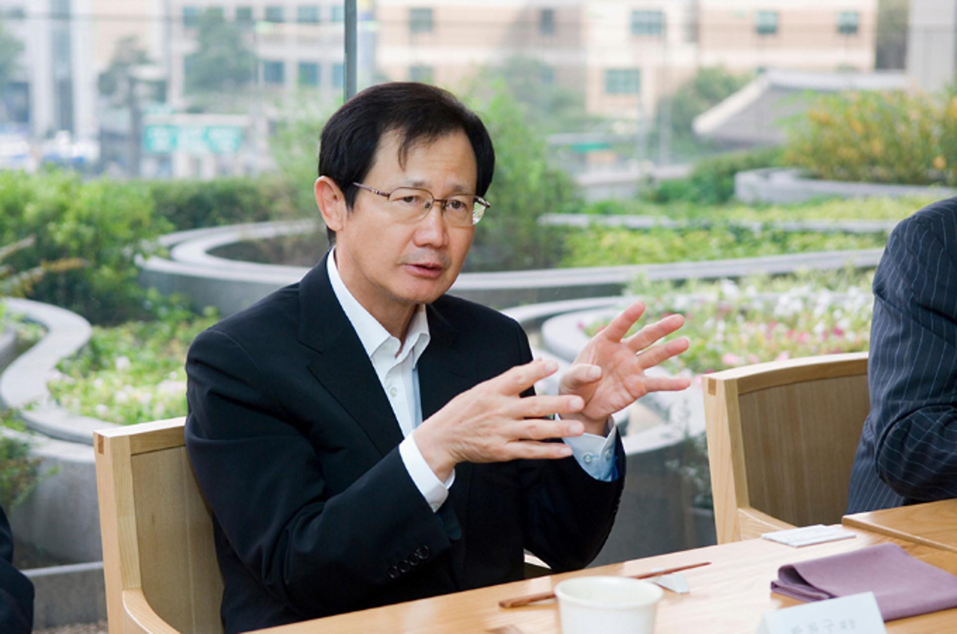 박찬구 금호석화 회장, R&D로 미래 선점…2026년 매출 12조원 목표