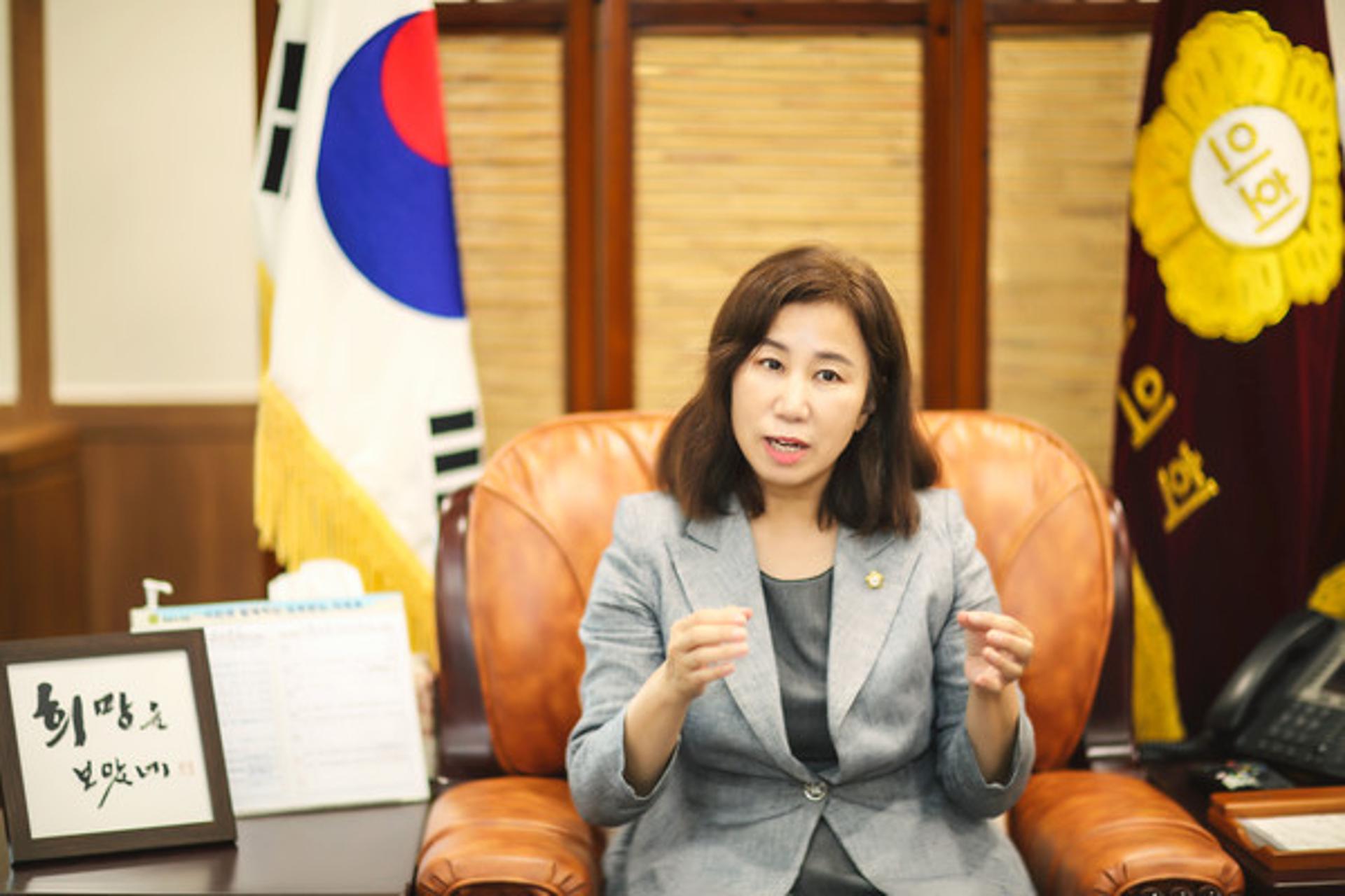 [인터뷰] 화성시의회 김경희 의장 "화성시민 행복한 삶 위해 고민·노력하겠다"